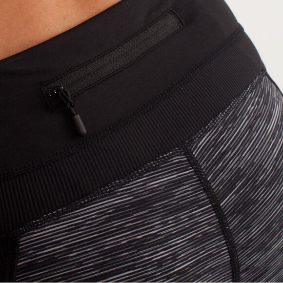 Lululemon Leggings Run Chase Me Crop SZ 6 - Picture 11 of 13